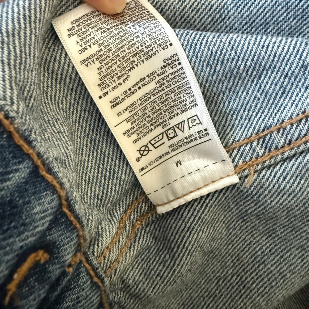 Old Navy Women’s Relaxed Fit Denim Jacket Size Medium - Picture 7 of 7